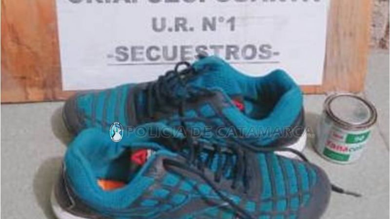Arrestan a un joven cuando vendía un par de zapatillas