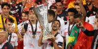 FESTEJO DEL SEVILLA con la Copa de la UEFA Europa League.