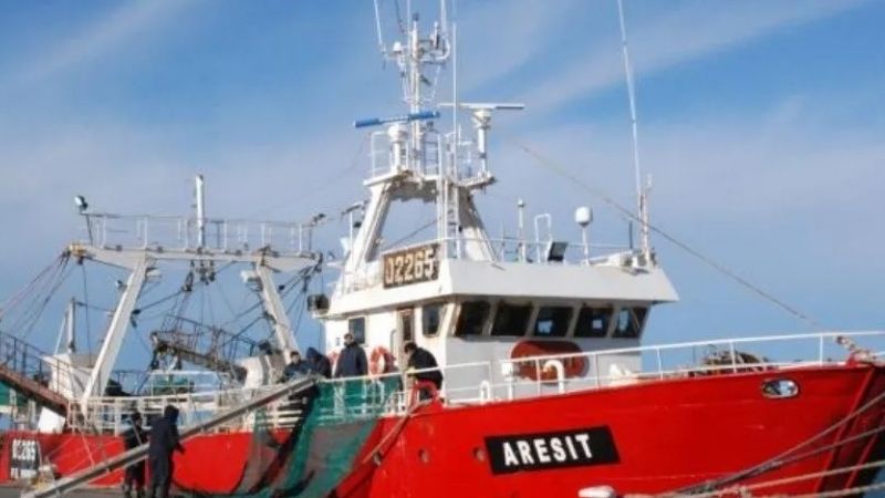 Ancló en Santa Cruz un pesquero con 29 tripulantes contagiados de Covid-19