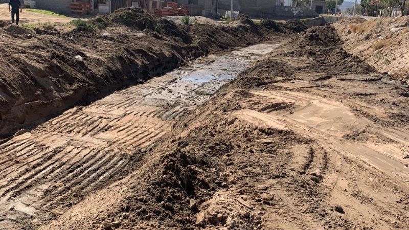 Avanza la obra de canalización y asfalto en el norte