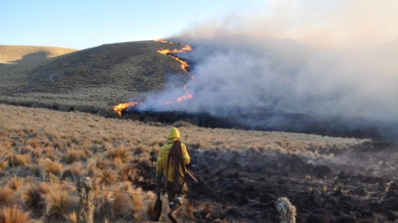 El fuego en el cerro Ancasti está incontrolable
