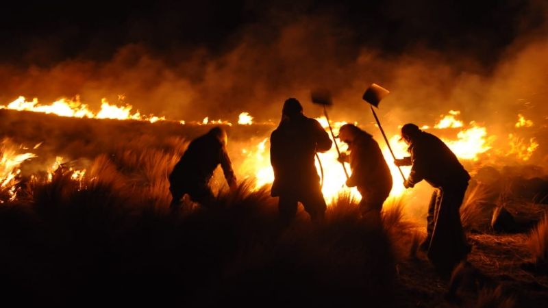 El fuego en el cerro Ancasti está incontrolable