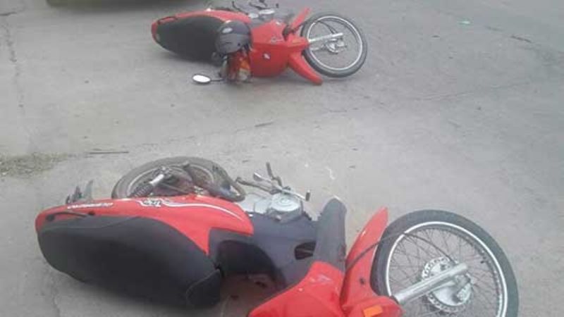 Choque de motos dejó tres heridos