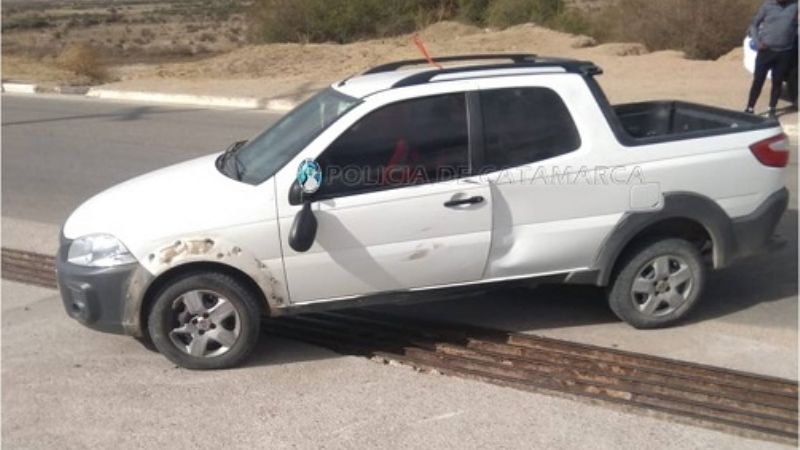 Chocó contra una moto en la que iban dos menores