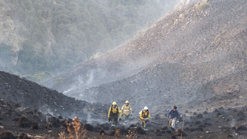 Hoy se podría contener el incendio del cerro Ancasti