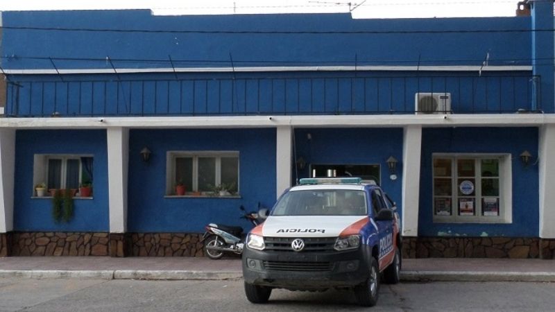 Iba a plotear su Hilux y se llevó una sorpresa, se la robaron