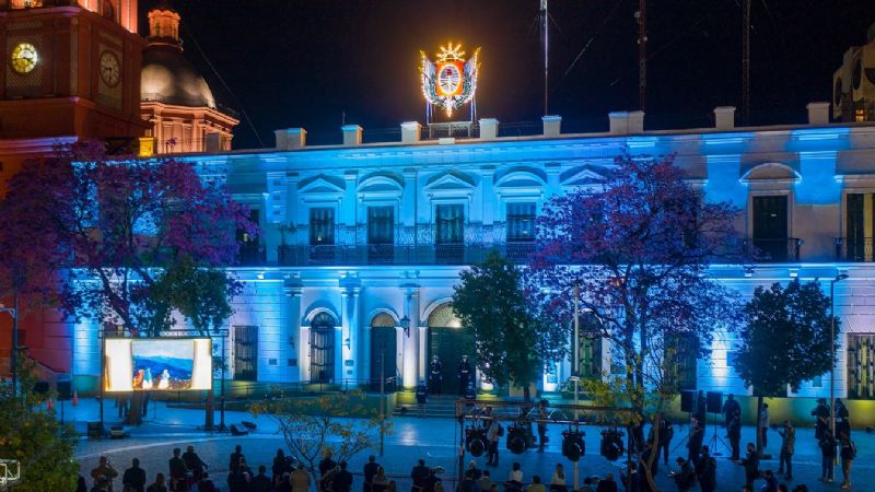 Casa de Gobierno luce nuevamente su histórico escudo provincial
