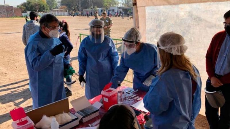 Confirmaron 58 nuevos casos de coronavirus en Santiago