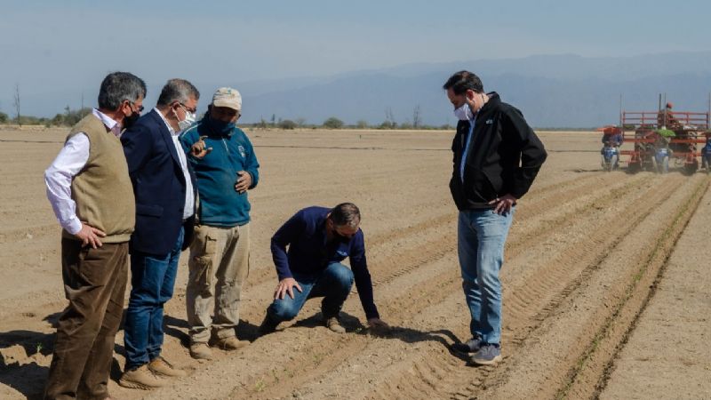 El equipo de gobierno recorrió obras que solucionarán problemas de agua