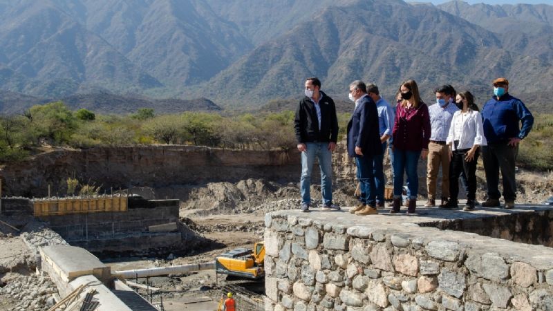 El equipo de gobierno recorrió obras que solucionarán problemas de agua