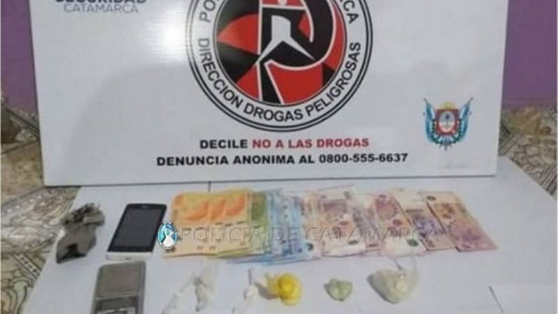 Detienen a una persona, secuestran dinero, armas y 39 gramos de cocaína