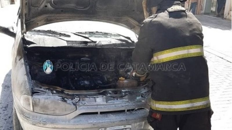 Se incendió un auto en pleno centro