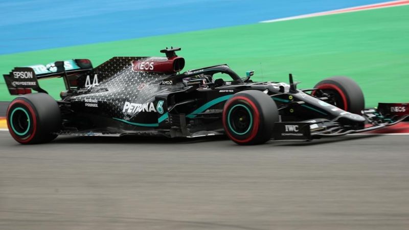 Hamilton, pole sin rival en Spa, y las Ferrari son un drama