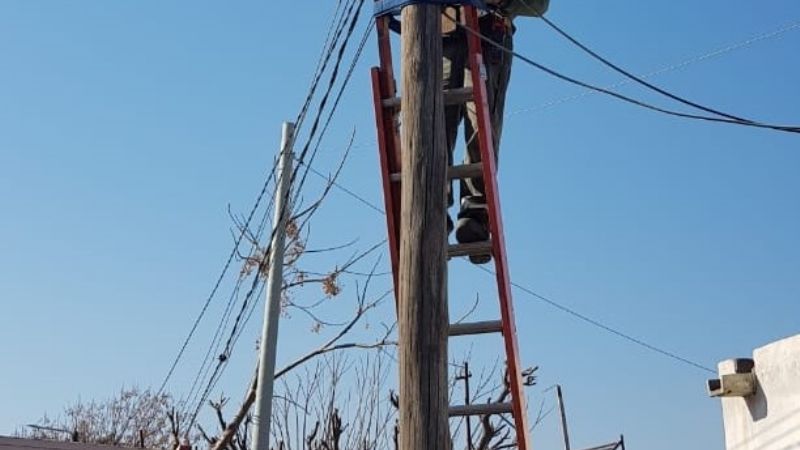 Dos personas demoradas por conexiones clandestinas