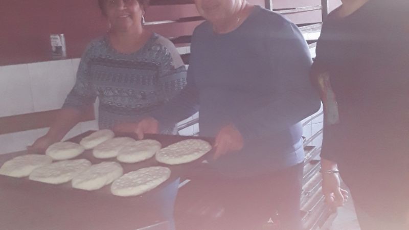 La Rama Femenina PJ elaboró pan casero solidario en Recreo
