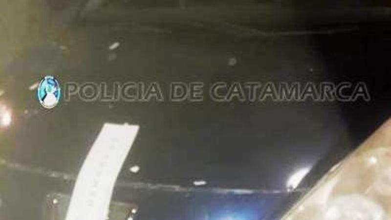 Chocó contra un auto, amenazó al dueño y a policías