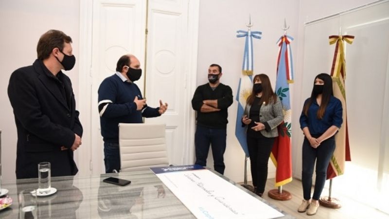 Entrega de ayuda económica a jardines maternales de la Capital