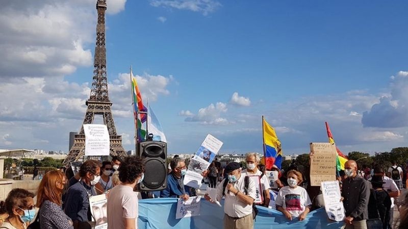 Argentinos repudiaron la presencia de Macri en París
