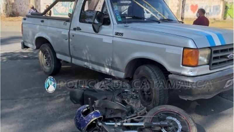 Choque entre una camioneta y una moto