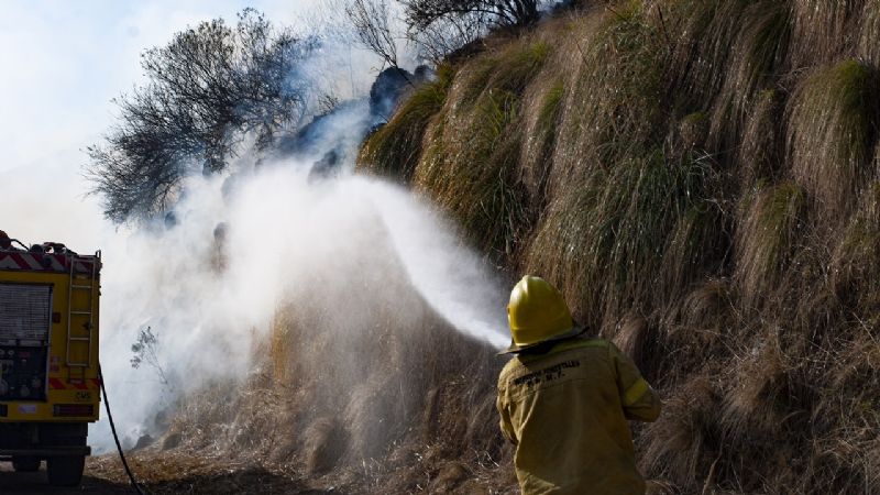 Lograron controlar la zona sur del incendio en Humaya