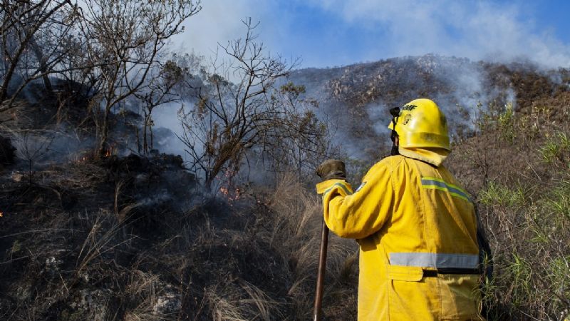 Lograron controlar la zona sur del incendio en Humaya