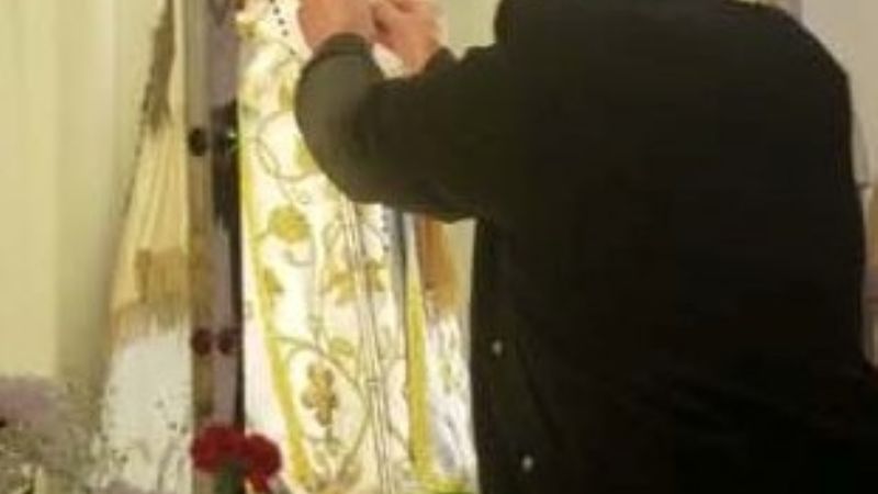 Regalan a la Virgen de Belén un broche con forma de coronavirus