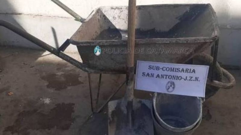 Detenidos con herramientas de albañilería