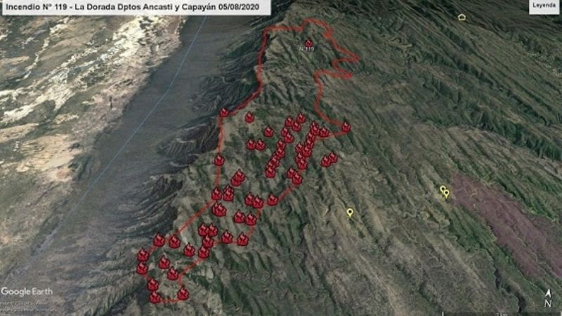 Trabajan en la extinción de incendios forestales