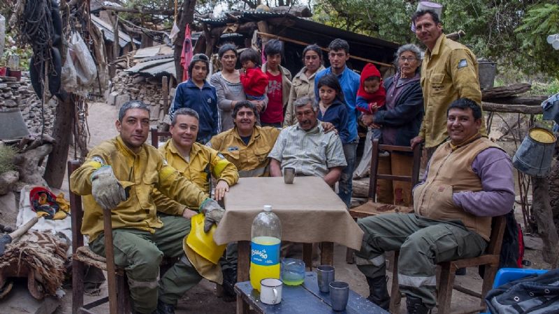 Brigadistas y baqueanos logran frenar el avance del incendio en Ancasti
