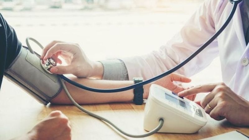 Prohíben la comercialización de un monitor ambulatorio de presión que fue robado