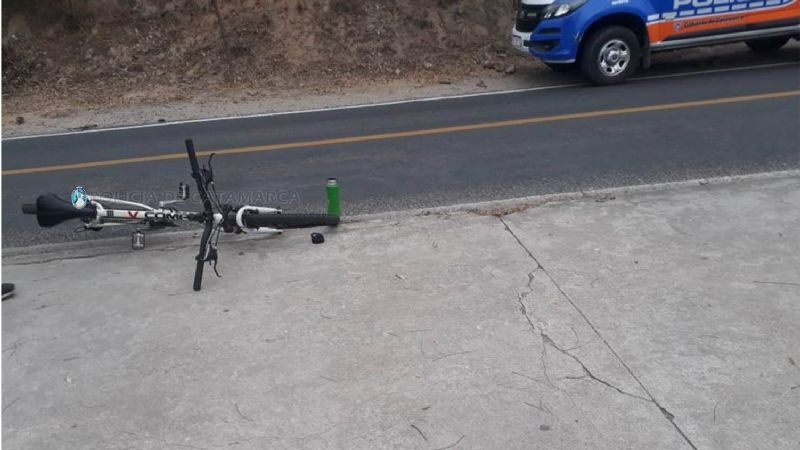 Joven se cayó de la bicicleta y tuvo que ser asistida