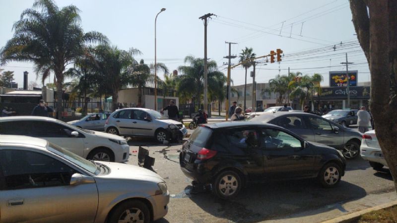 Tremendo choque múltiple en Av. Presidente Castillo
