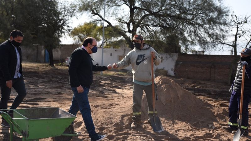 Saadi recorrió obras por los barrios