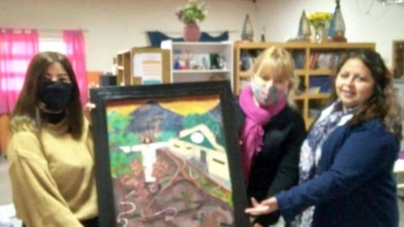 Abigail Albornoz donó una Pintura a la Escuela Primaria N°197