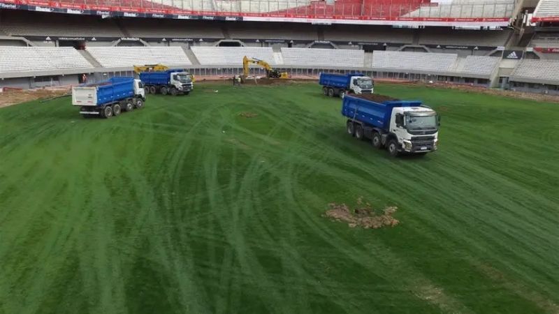 El Monumental en obras, ya “borró” la histórica pista de atletismo