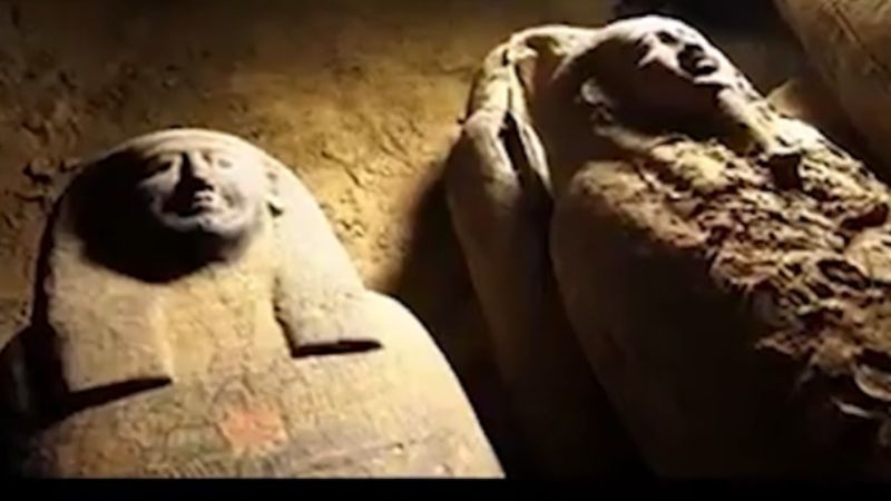 Descubren tumba con 13 sarcófagos intactos desde hace 2.500 años