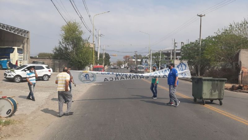 Protesta de choferes de “Gutiérrez” por falta de pago