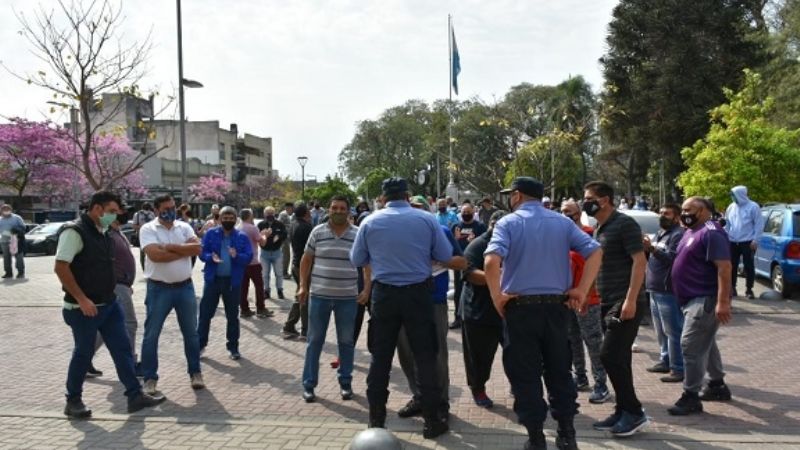 Policías Retirados protestan en Casa de Gobierno