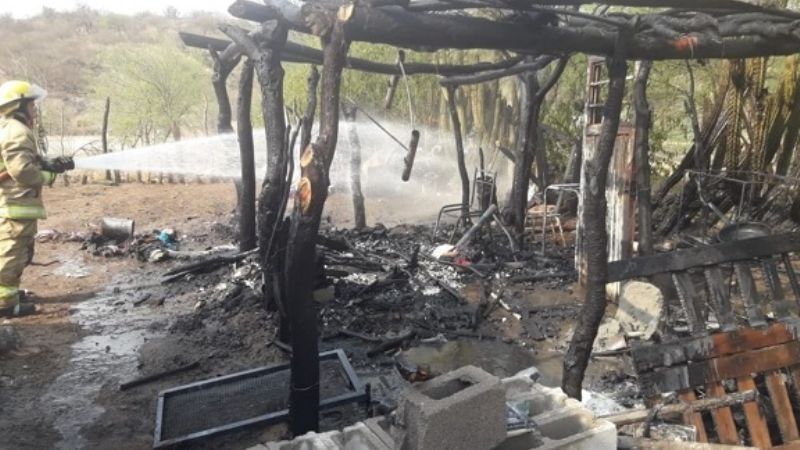 Se incendió una precaria vivienda