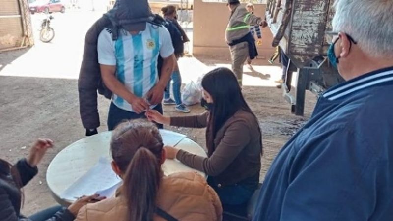 Entregaron bolsones alimentarios a municipales