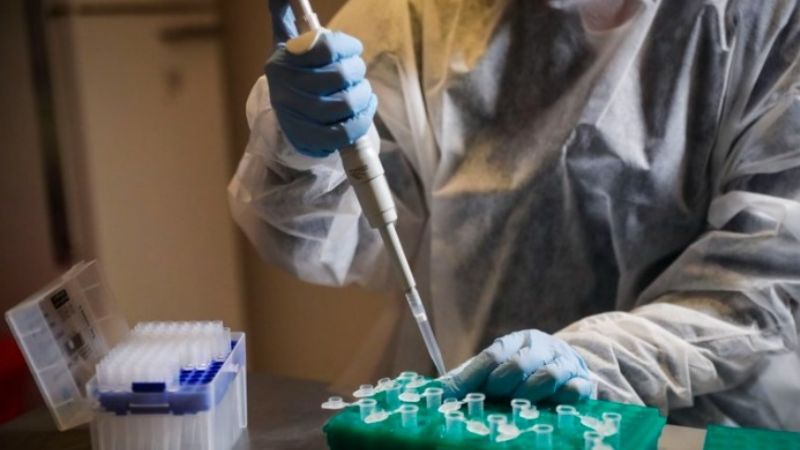 Oxford anunció la reanudación de los ensayos de su vacuna