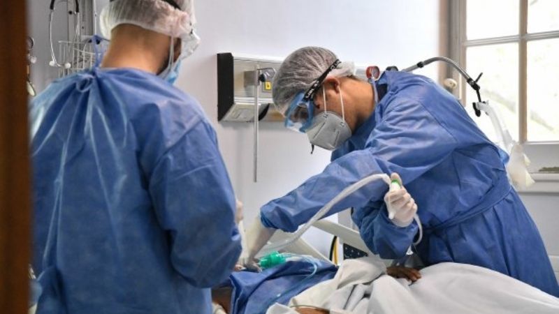 Un estudio advierte que el coronavirus ataca al cerebro y deja secuelas