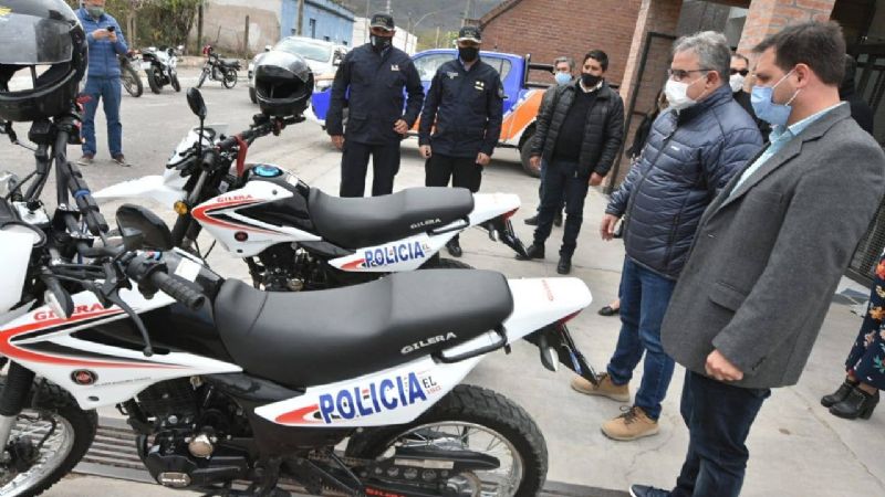 Jalil supervisó obras y entregó elementos en Paclín