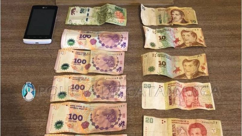 Engañaron a un hombre que iba por una cita para robarle todo