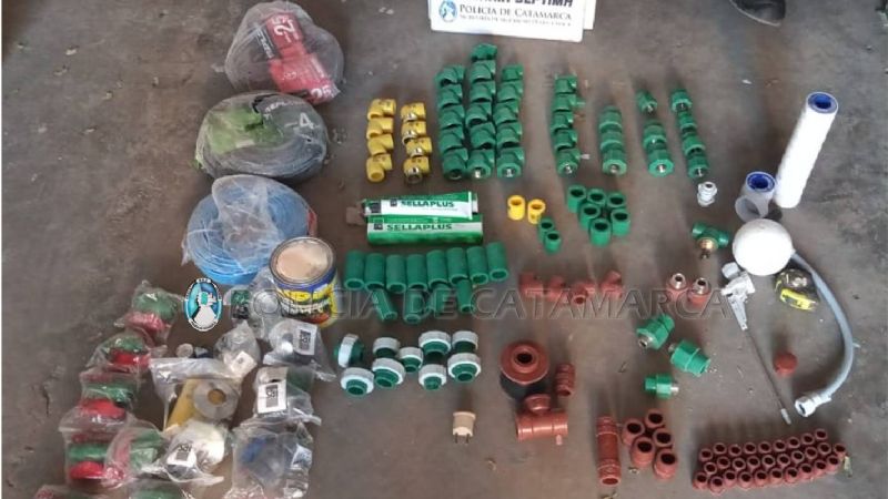 Detienen a un joven buscado que llevaba herramientas robadas en la mochila