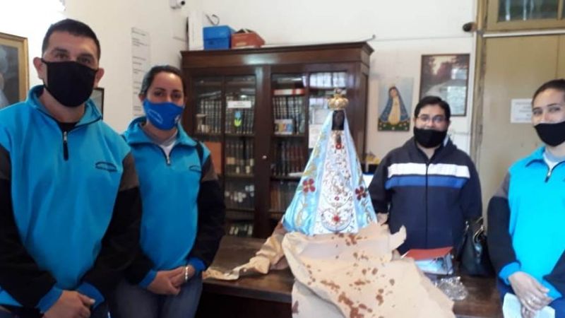 Bendicen imagen de la Virgen de la División Enlace Comunitario de la Policía