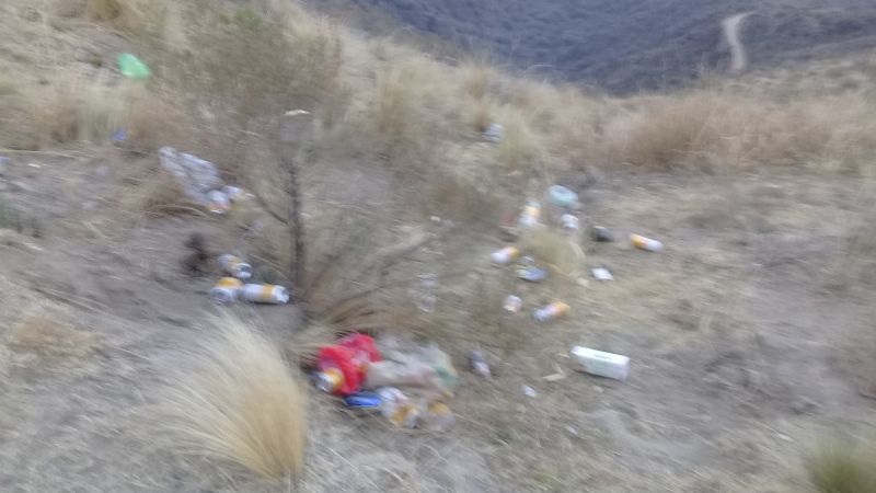 Lamentable: basura en el camino a Minas Capillitas