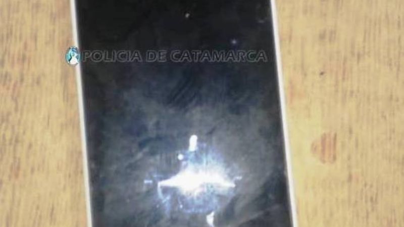 Atrapan a dos jovencitos cuando intentaban vender un celular robado