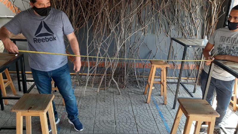 Inspectores municipales colaboran con el funcionamiento de comercios