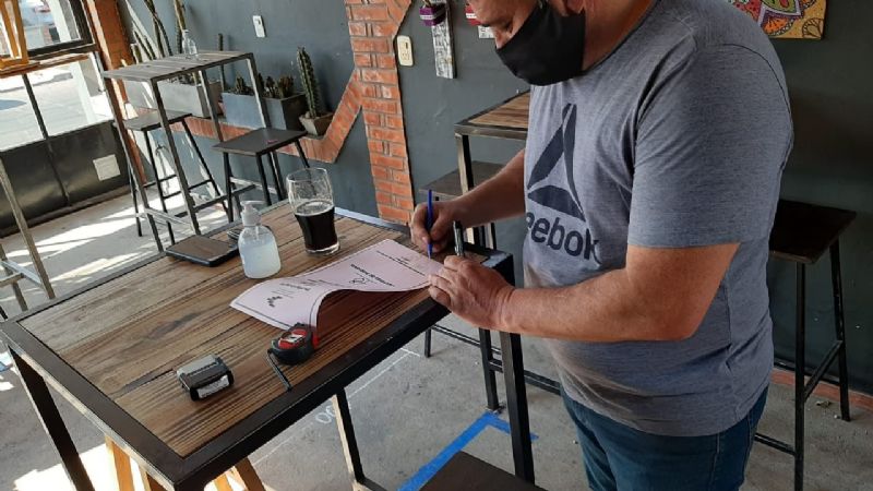 Inspectores municipales colaboran con el funcionamiento de comercios